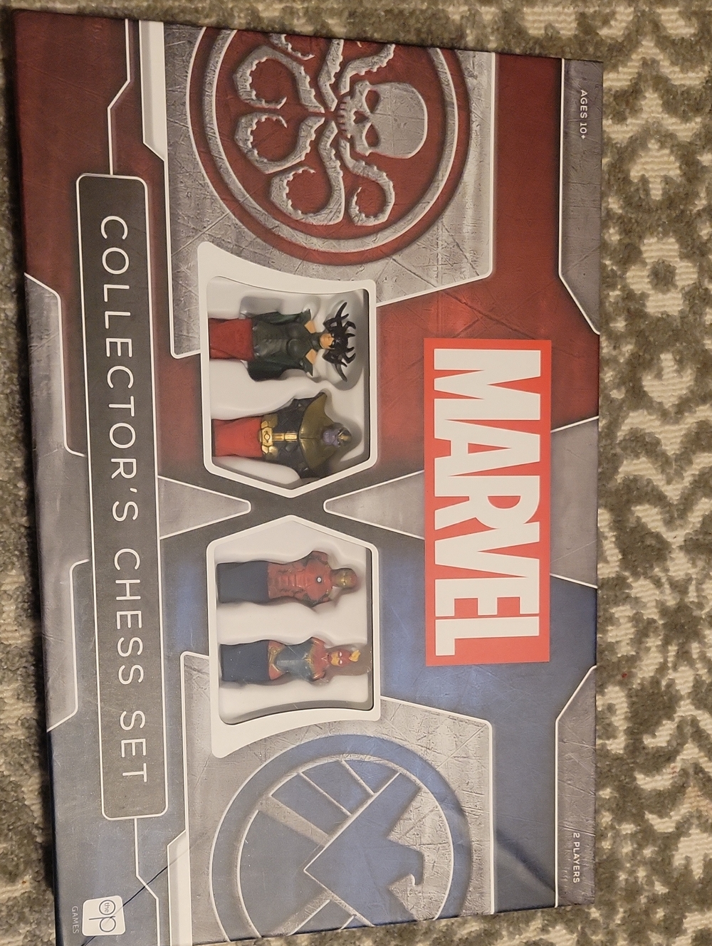 Marvel Collector's Chess Set - Red, Blue, Gray